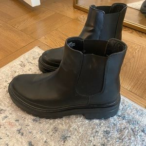 Size 8.5 Steve Madden boots